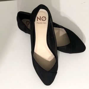 Black Flats. Listed as 7.5, but fits more like a 9